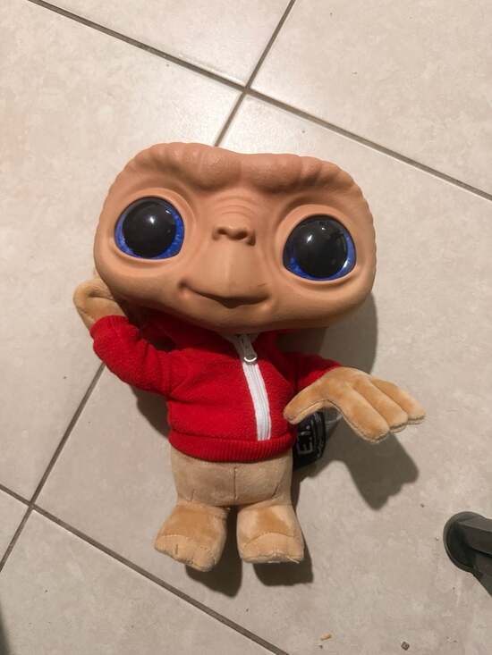 Mattel E.T. The Extra-Terrestrial 40th Anniversary 11 Inch Plush - Picture 2 of 7